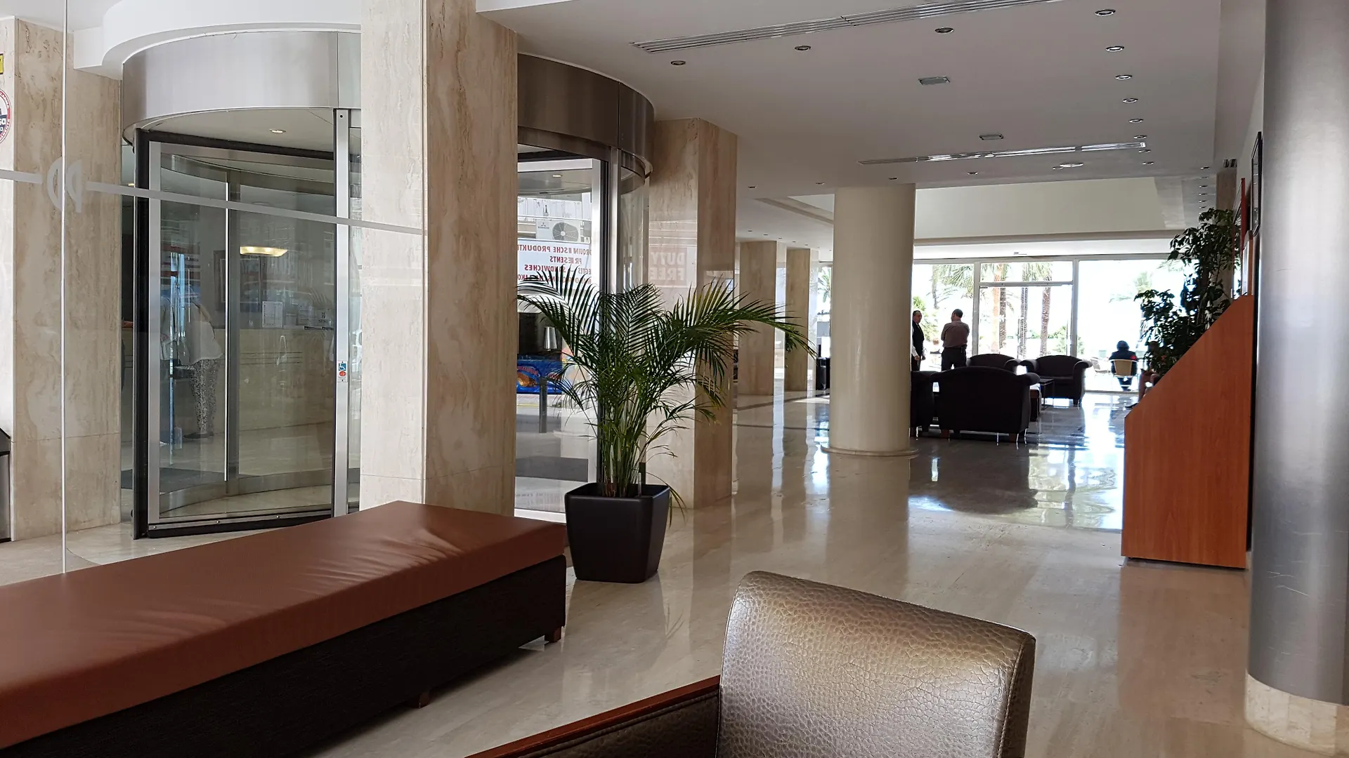 Aparthotel Playa Dorada サ・コマ