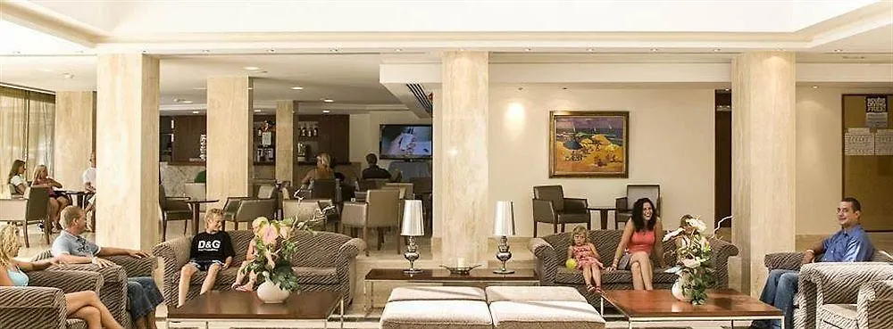 Aparthotel Playa Dorada サ・コマ