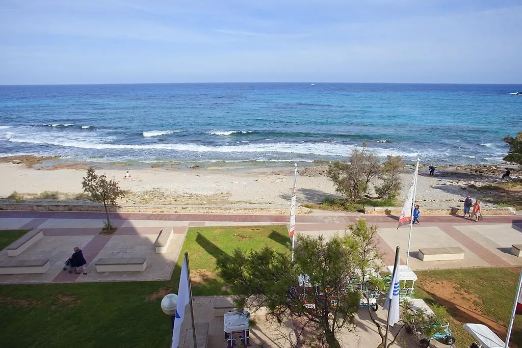 Aparthotel Playa Dorada サ・コマ