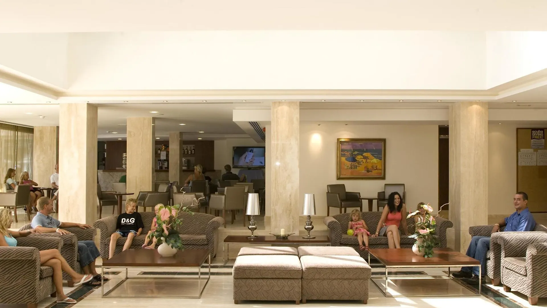 Aparthotel Playa Dorada サ・コマ