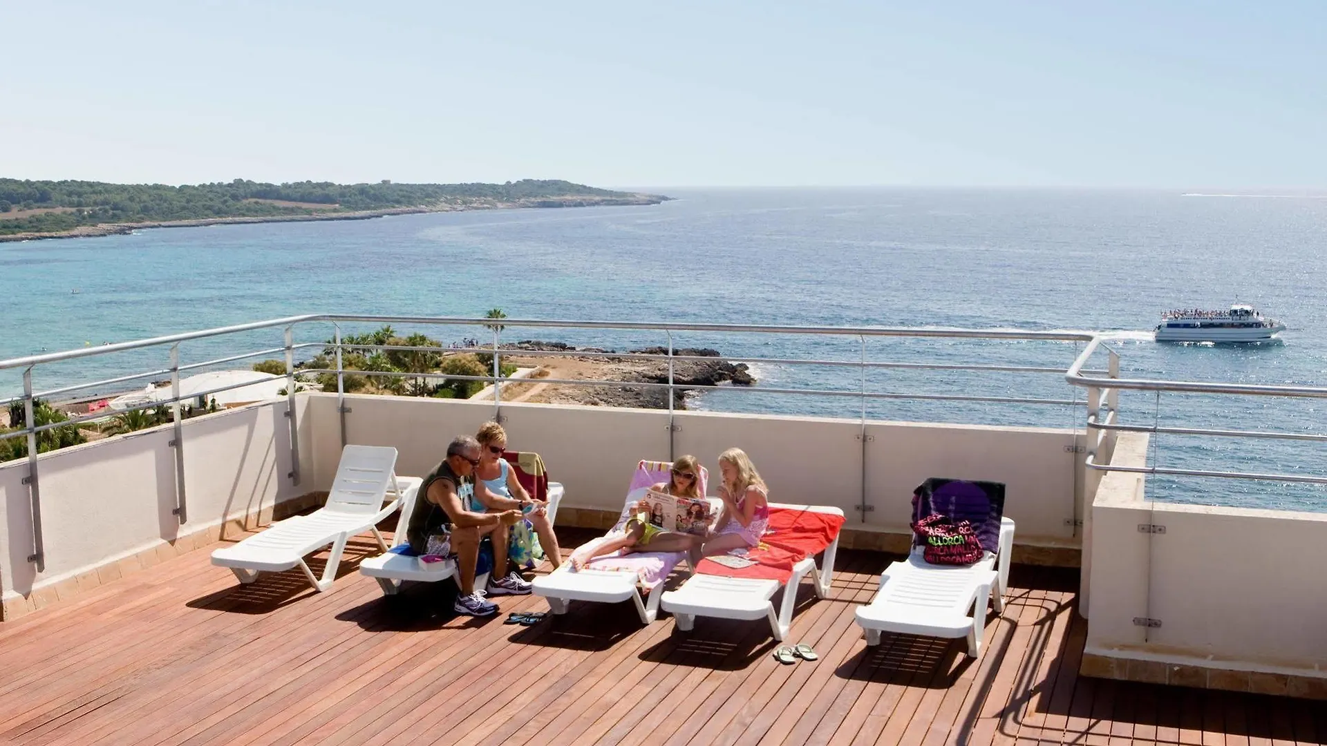 Aparthotel Playa Dorada サ・コマ
