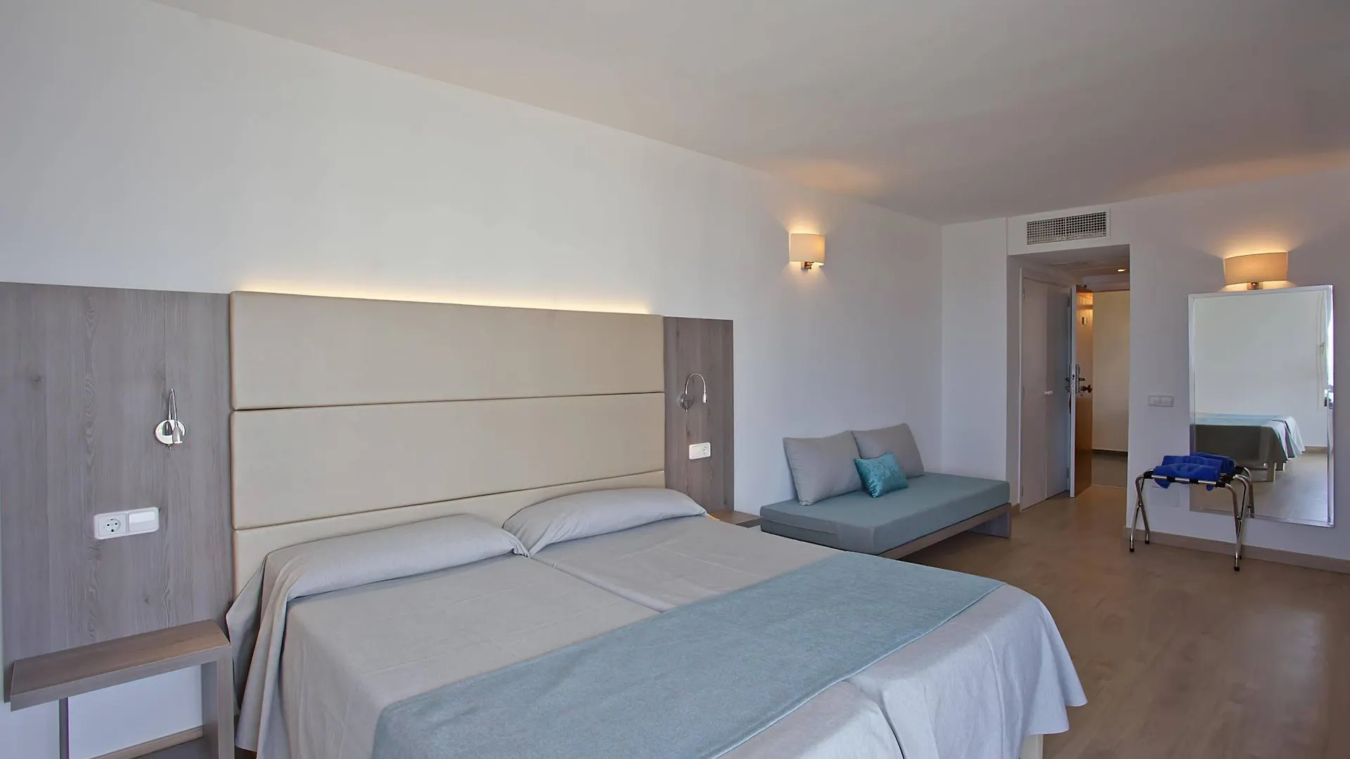 Aparthotel Playa Dorada サ・コマ 3*,