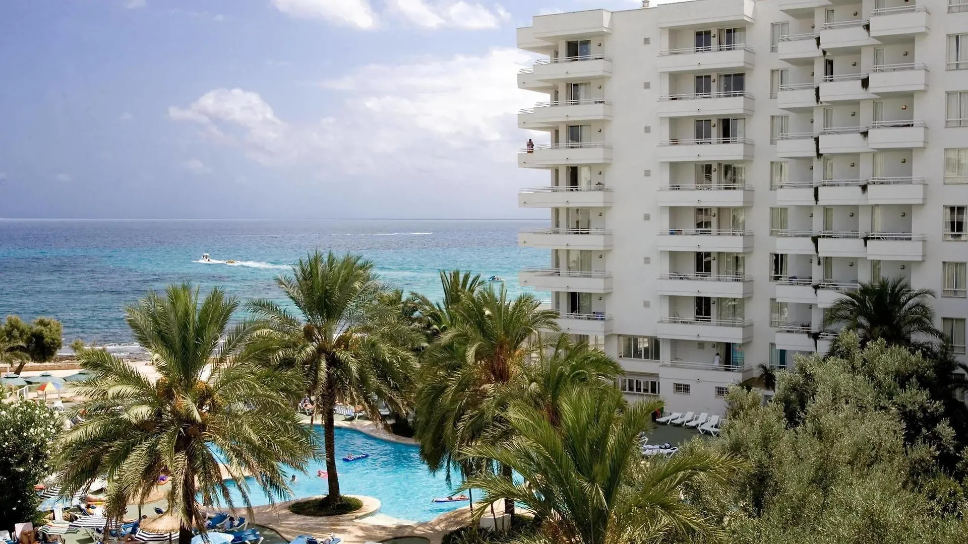 Aparthotel Playa Dorada サ・コマ