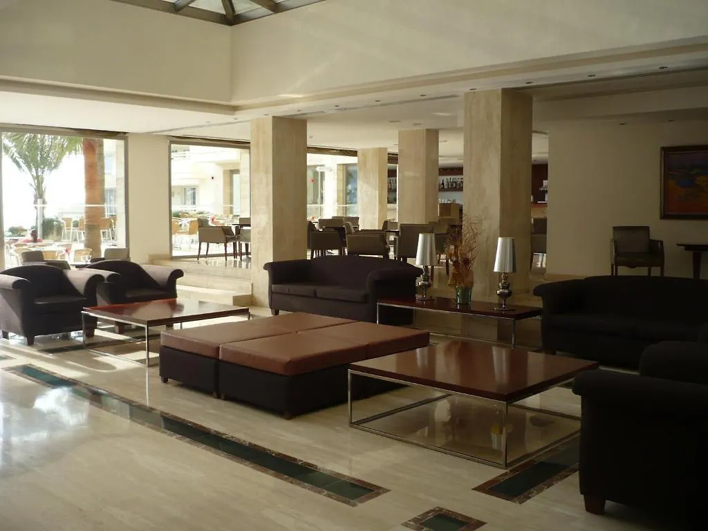 Aparthotel Playa Dorada サ・コマ