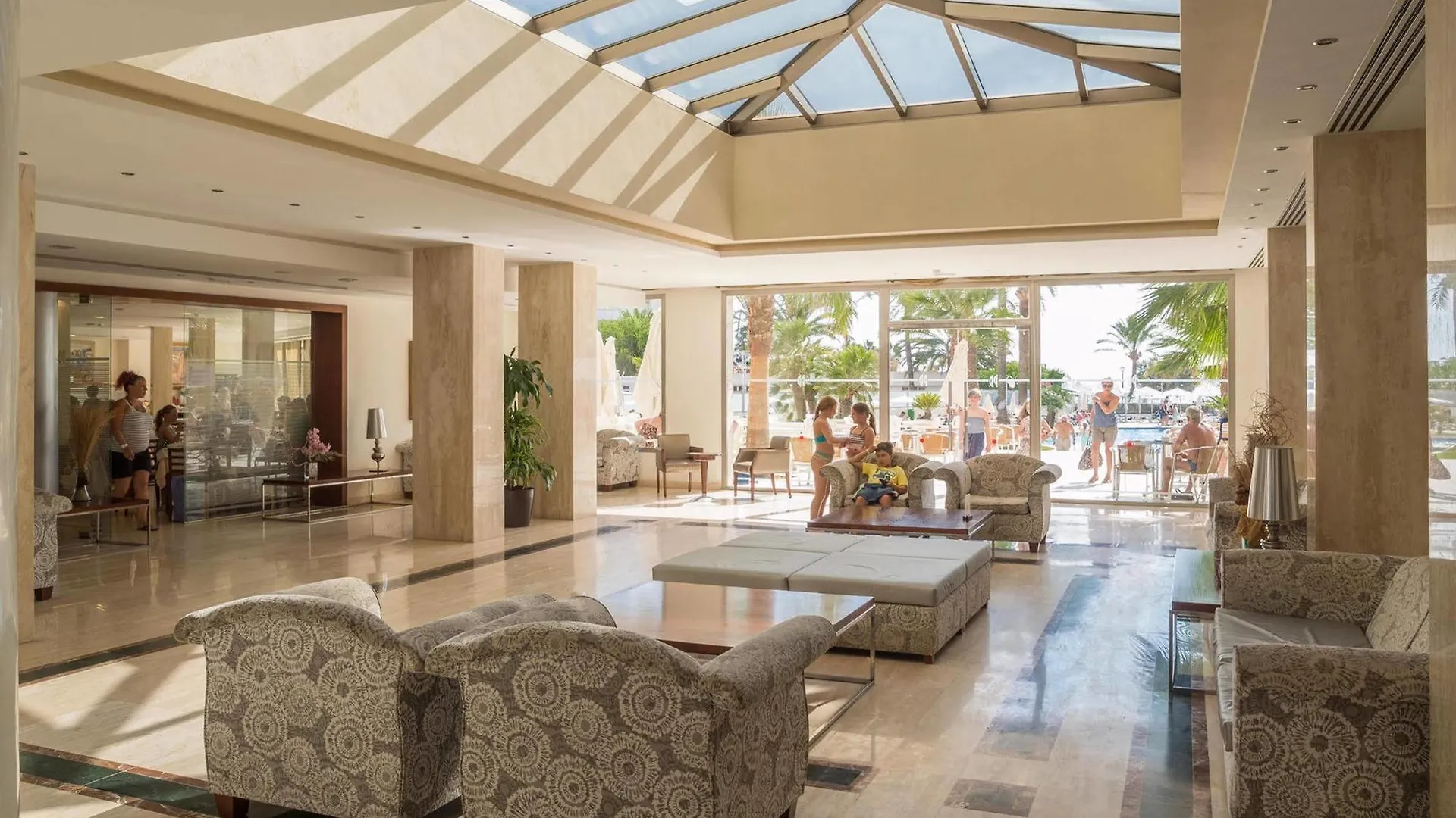 Aparthotel Playa Dorada 사 코마