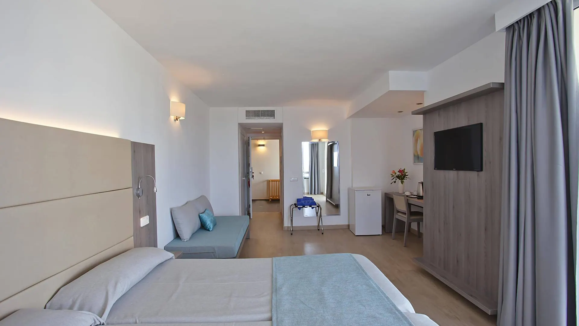 ***  Aparthotel Playa Dorada 사 코마 스페인